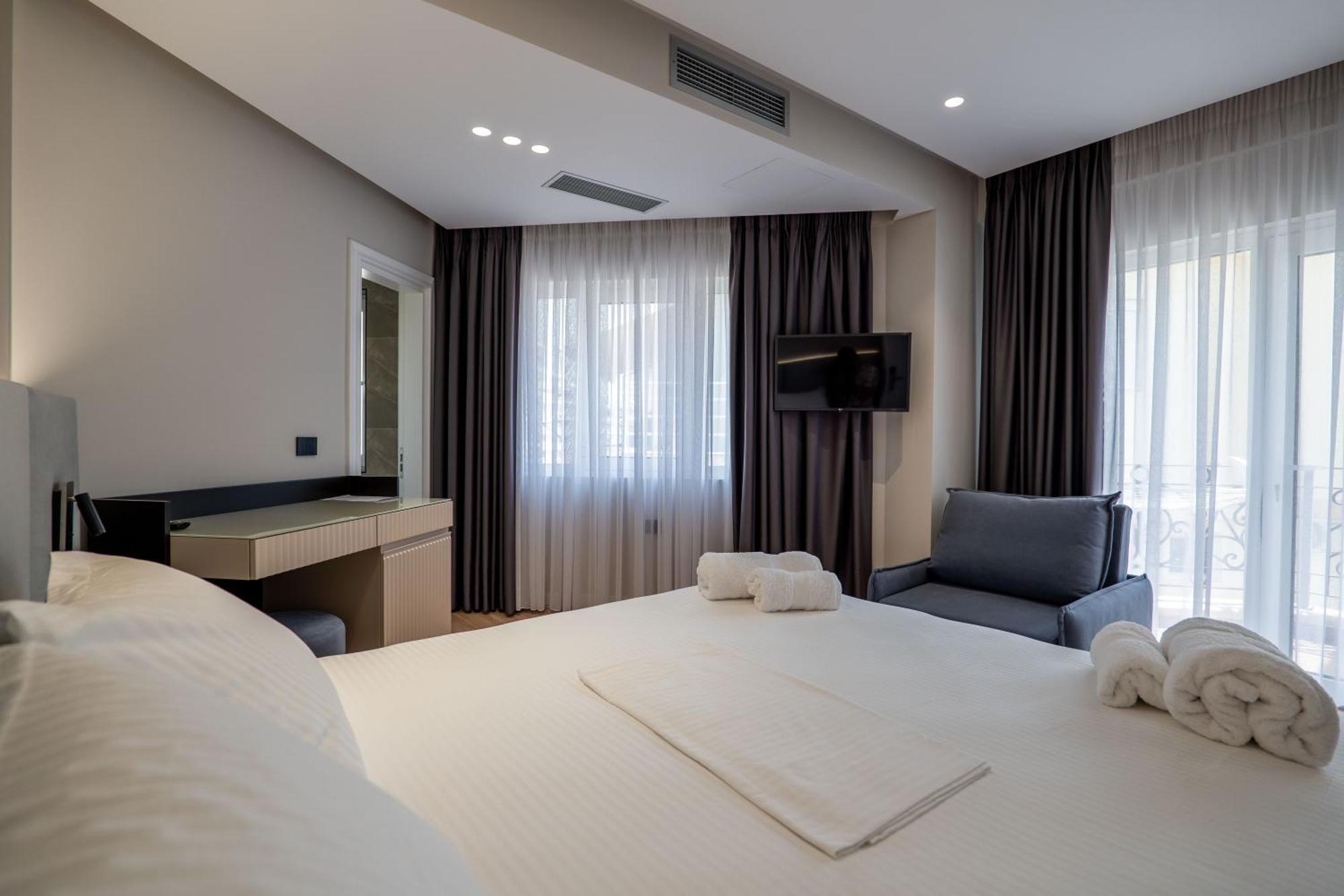 Ami Mar Hotel Sarande Exterior photo